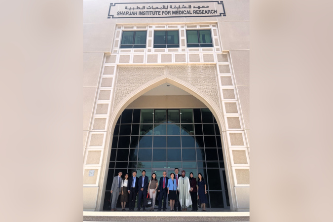 The delegation of HKUST visits the Research Institute for Health and Medical Sciences at the University of Sharjah.