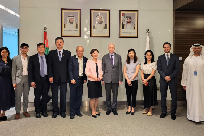 A group photo of the HKUST delegation with the Khalifa University (KU) President Prof. Sir John O’Reilly (fifth right) and its other senior management. 