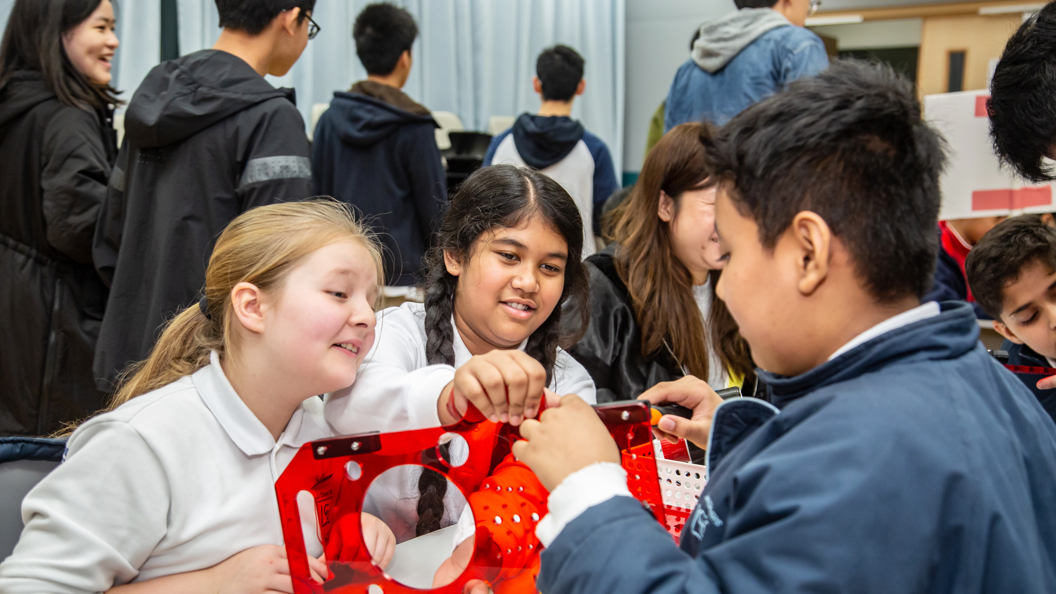 Students from primary schools participated in the Underwater Robot Community Engagement project and learnt how to assemble an Underwater Robot.  