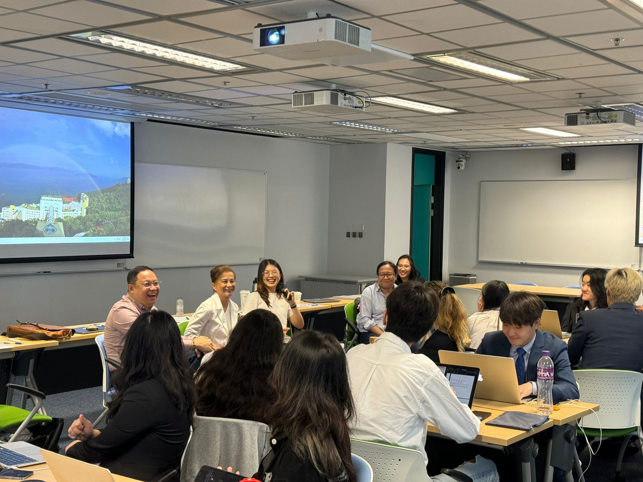 The HKUST AIS Sustainability Seminar Series: Building Sustainability Careers in Emerging Environment Risks in April 2024 gave Cindy an ideal opportunity to share her knowledge and experience.