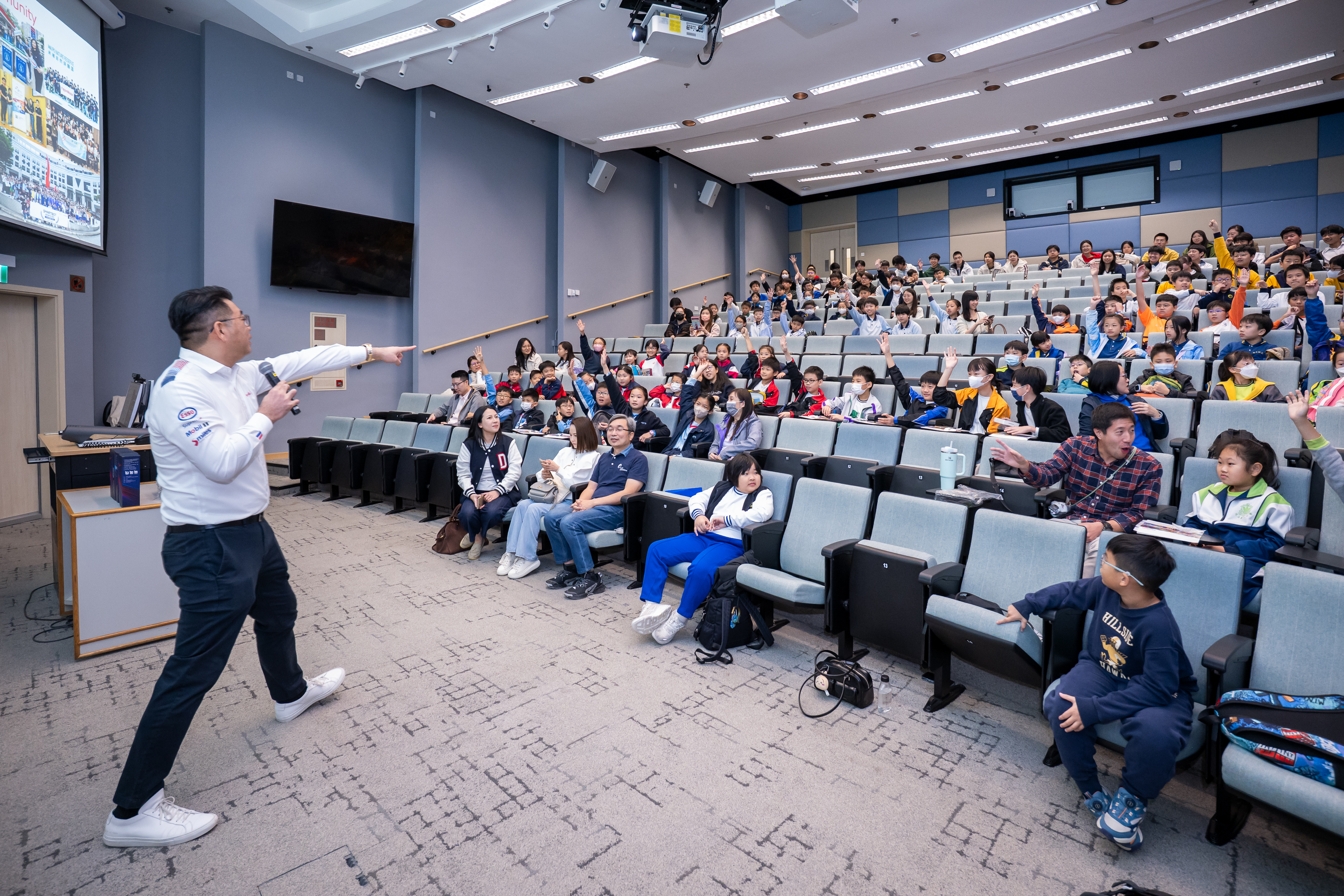 Mr. Tony KWOK, from ExxonMobil Hong Kong Limited, hosting a mini game