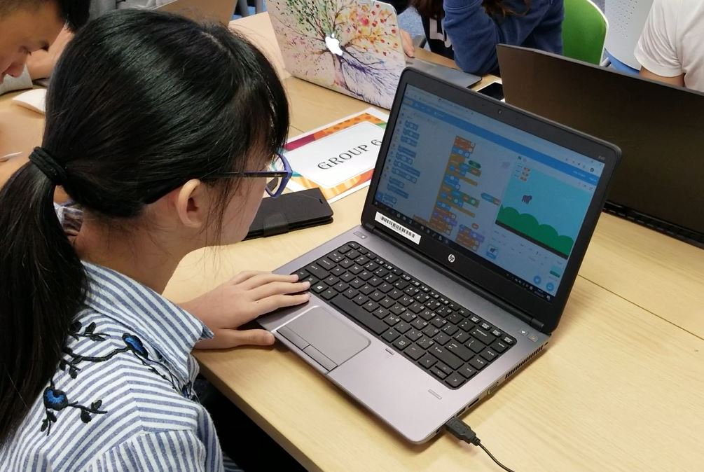 Students have the chance to build their own Android apps using MIT App Inventor. Many found that these interactive exercises have stimulated their interest and encouraged their continuous exploration of programming and computer science.