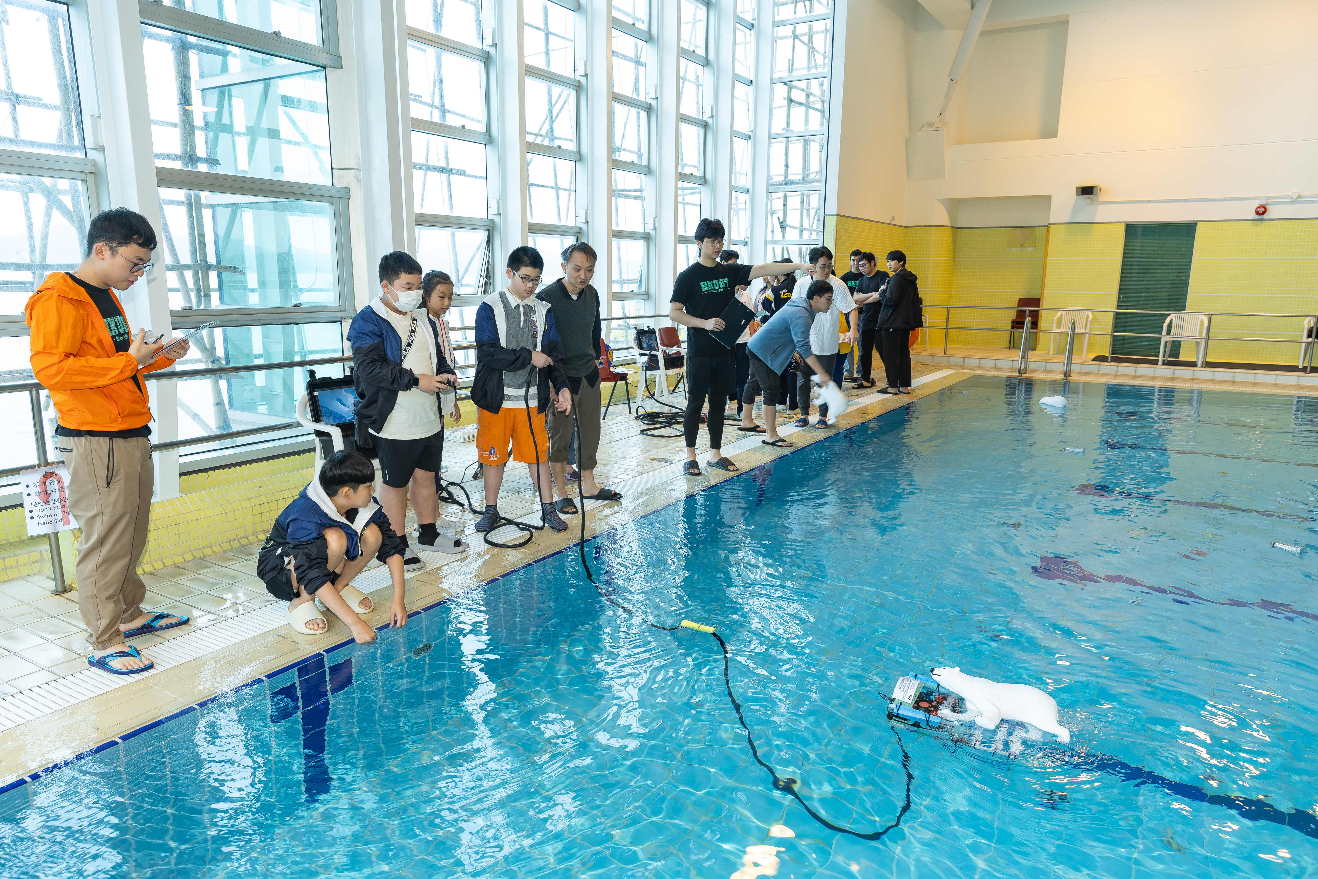 Primary and secondary school teams took part in the inter-school competition with their underwater robots.