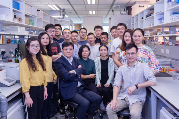 Prof. Zhao Tianshou with his research group