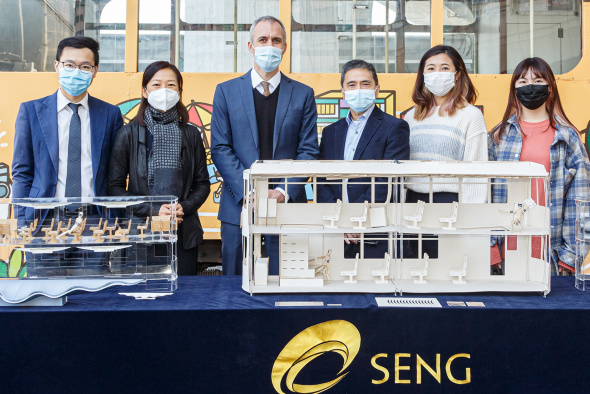 Prof. Tsui Chi-Ying, Head of HKUST Division of Integrative Systems and Design (third right), Dr. Luisa Mok Sze-Man, Lecturer of HKUST Division of Integrative Systems and Design (second left), Mr. Cyril Aubin, Managing Director of Hong Kong Tramways (third left), Mr. Nixon Cheung, Head of Commercial and Brand of Hong Kong Tramways (first left), and Year 2 students of Integrative Systems and Design Katie Chong (second right) and Jasmine Li (first right)