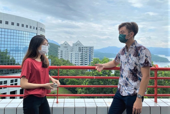 Both leaving their hometown Indonesia and pursuing studies at HKUST, alumnus Ne Myo Han (right) shares with Cindy Tanaka (Year 3, BEng in Chemical and Environmental Engineering) his journey at HKUST and the excitement of achieving his PhD dream.