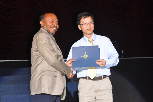  HKUST Professors’ Breakthrough Research Work in Electronic Communications Win Prestige IEEE Awards