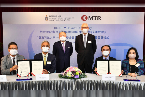 Witnessed by Dr. Rex Auyeung, Chairman of MTR Corporation (3rd right), and Mr. Andrew Liao, Council Chairman of HKUST (3rd left), Dr. Jacob Kam, Chief Executive Officer of MTR Corporation (2nd right), Ms. Margaret Cheng, Acting President of MTR Academy (1st right), Prof. Wei Shyy, President of HKUST (2nd left), and Prof. Lo Hong-Kam, Director of GREAT Smart Cities Institute of HKUST (1st left), signed the MoU on June 10, 2022.