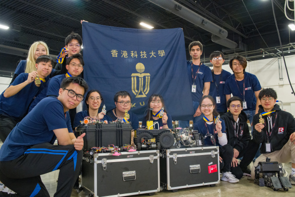 The HKUST Robotics Team took home eight medals in their first participation in the RoboGames, an annual robot contest in California, US that draws contestants from all over the world. This is the first time for the team members to join an international competition face-to-face after the pandemic.