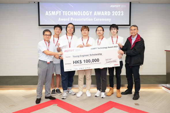 （左起）综合系统与设计学部主任崔志英教授、学部学生廖柏轩、马思朗、施松林、彭宇贤及张灏轩，以及ASMPT的代表于7月7日举办的2023年ASMPT科技奖颁奖典礼上留影。
