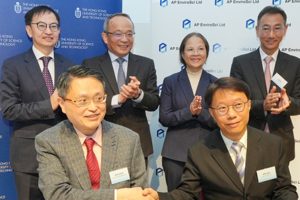 Prof. Yeung King-Lun from the Department of Chemical and Biological Engineering and Division of Environment and Sustainability at HKUST (front left) and Dr. Pat Yeung, Director of APEL (front right), sign the memorandum on the establishment of the Joint Lab under the witnesses of Under Secretary Miss Diane Wong (back row, second right), Prof. Tim Cheng (back row, second left), Mr. Jackin Jim, Chairman of Yee Hop (back row, first right), and Dr. David Chung (back row, first left).