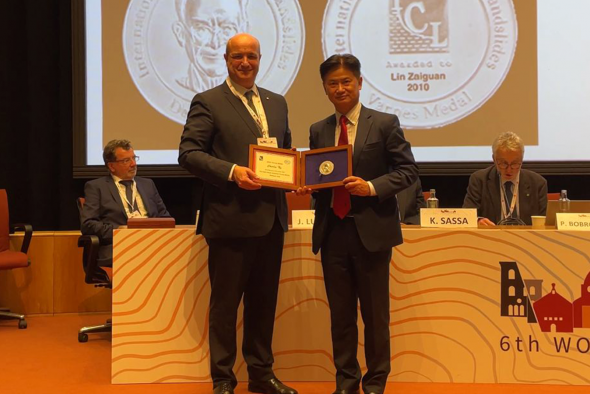 Prof. Charles Ng (right) received the prestigious Varnes Medal of the International Consortium on Landslides at the 6th World Landslide Forum in Florence, Italy in November 2023.