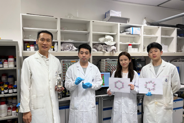 (From left) Prof. Yoonseob Kim, Assistant Professor of the Department of Chemical and Biological Engineering at HKUST, and his PhD students: Huang Jun (the first author of the paper), Li Chen and Luo Hang