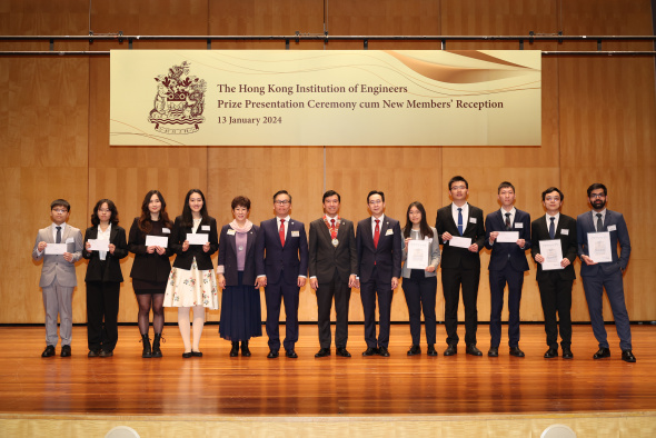 HKUST engineering students Shahman Ali (first right), Ren Yichen (second right), Eugene Cheung Hon (third right) and Law Cheuk-Him (first left) were honored at the HKIE Prize Presentation Ceremony cum New Members’ Reception.