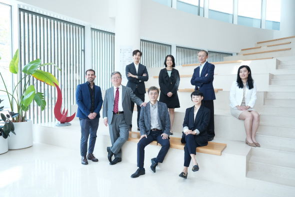 HKUST Provost Prof. GUO Yike (second left, front) and new scholars who have joined HKUST in recent years, including Prof. Alicia Kyoung Jin AN, Professor in the Department of Chemical and Biological Engineering (first right, front); Prof. CHEN Fei, Professor in the Division of Environment and Sustainability (second right, back); Prof. Janet HSIAO, Professor in the Division of Social Science (second left, back); Prof. TAN Ping, Professor in the Department of Electronic and Computer Engineering (second right,