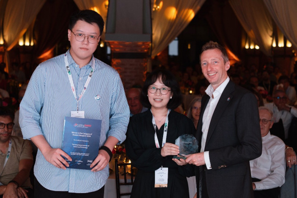 Civil Engineering PhD students Gong Xingbo (left) and Xu Yuqing (center) in Prof. Jack Cheng’s team received the grand award in the Student Research Category of buildingSMART International openBIM Awards 2024 at the banquet of buildingSMART International Summit cum CIB W78 Conference.