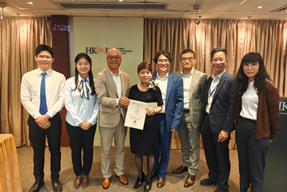 (From left to right) Dr. Zheng Zexiao (Research Assistant Professor of HKUST), Ms. Zhang Yu (PhD candidate of HKUST), Ir Dr. Raymond Chan (Chairman of the HKIE Environmental Division), Ir Prof. Irene Lo (Chair Professor at HKUST), Mr. Roger Wong Yan-Lok (Director of the Water Supplies Department), Mr. Gary Yip Ka-Chun (Assistant Director of WSD), Mr. Kwok Yau-Ting and Ms. Leung Chui-Fan (both Engineers at WSD) (From left to right) Dr. Zheng Zexiao (Research Assistant Professor of HKUST), Ms. Zhang Yu (PhD candidate of HKUST), Ir Dr. Raymond Chan (Chairman of the HKIE Environmental Division), Ir Prof. Irene Lo (Chair Professor at HKUST), Mr. Roger Wong Yan-Lok (Director of the Water Supplies Department), Mr. Gary Yip Ka-Chun (Assistant Director of WSD), Mr. Kwok Yau-Ting and Ms. Leung Chui-Fan (both Engineers at WSD)