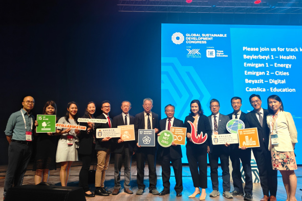 The HKUST delegation, including Prof. Jimmy Fung, Associate Provost (Teaching & Learning) (third right); Dr. Alison Lloyd, Associate Provost (Institutional Data and Research) (fifth right); Prof. Hong Lo, Dean of Engineering (fourth right), Prof. Alexis Lau, Head of Division of Environment and Sustainability (ENVR) (middle); Prof. Chen Fei, Associate Head of ENVR (sixth left), Dr. Kenneth Leung, Director of Sustainability/Net-Zero (sixth right); and Dr. Eunice Cheng, Director of Public Affairs and Communications (first right), celebrates the University’s remarkable achievement in THE’s latest Impact Rankings at GSDC in Istanbul, Turkey. The HKUST delegation, including Prof. Jimmy Fung, Associate Provost (Teaching & Learning) (third right); Dr. Alison Lloyd, Associate Provost (Institutional Data and Research) (fifth right); Prof. Hong Lo, Dean of Engineering (fourth right), Prof. Alexis Lau, Head of Division of Environment and Sustainability (ENVR) (middle); Prof. Chen Fei, Associate Head of ENVR (sixth left), Dr. Kenneth Leung, Director of Sustainability/Net-Zero (sixth right); and Dr. Eunice Cheng, Director of Public Affairs and Communica