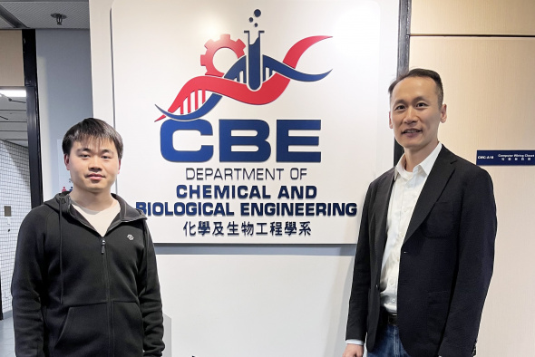 科大化学及生物工程学系副教授金允燮教授（右）及博士后研究员程晓龙博士（左）。