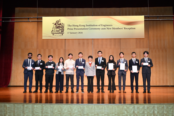 HKUST engineering students Freeman Tse Sze-Bok (third right), Hayden Leung Lok-Hay (third left), Shahman Ali (first left) and Eugene Cheung Hon (sixth left) were honored at the HKIE Prize Presentation Ceremony cum New Members’ Reception.