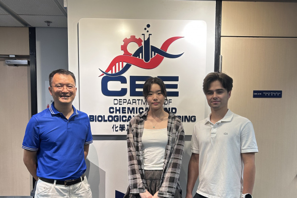 Supervised by Prof. Luo Zhengtang (left), undergraduates Yubeen Chang (center) and Mikhail Kreshchenko (right) secured third prize in the International Invitational Competition on Smart Remote Chemical Engineering Experiments for University Students, hosted by Tianjin University in June 2026.