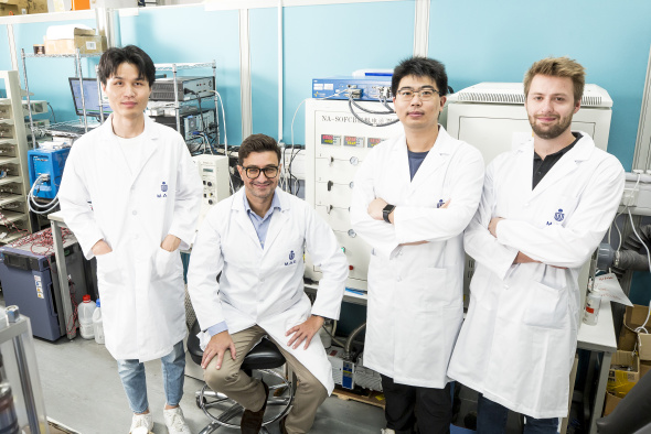 Prof. Francesco Ciucci (second left), postdoctoral fellow Dr. Song Yufei (first left), PhD students Wang Yuhao (second right) and Matthew James Robson (first right) and other team members have identified an exceptionally promising cathode material for protonic ceramic fuel cells, marking a major step toward the commercialization of this renewable energy technology.