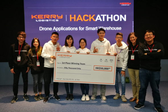 (Starting from third from left) Team members XIANG Tain-qi (SENG Year 1 student), LAM Chin-Kiu (Mechanical and Aerospace Engineering Year 4 student), Cindy CHEN (Year 2 student majoring in Mathematics and Computer Science), XIAO Hong-yu (SENG Year 1 student) and SHUM Ka-Shun (SENG Year 1 student) were the proud winners of the smart warehouse competition. They were accompanied by Dr. Winnie LEUNG, lecturer at HKUST's Division of Integrative Systems and Design (second from right), when receiving the grand pri
