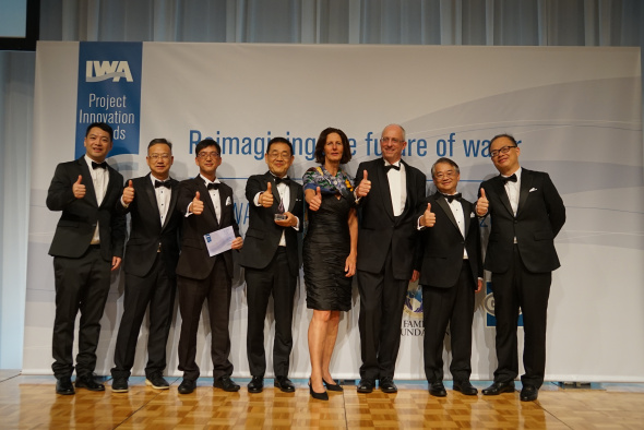 Prof. CHEN Guanghao (fourth left) and his research team received the Bronze Medal of Project Innovation Awards from Diane D’ARRAS (fourth right), President of International Water Association (IWA) at the IWA World Water Congress and Exhibition on September 17, 2018.	