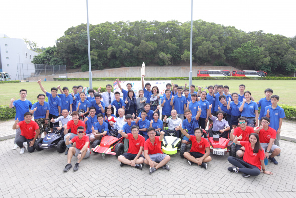 The students from five secondary schools, together with the cars they had built, pose for a picture with the judges and the HKUST student helpers.	 