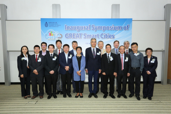 HKUST Acting President Prof Wei Shyy (5th right, front row) with leading members of the GREAT Smart Cities Center and the guest speakers in the Symposium.