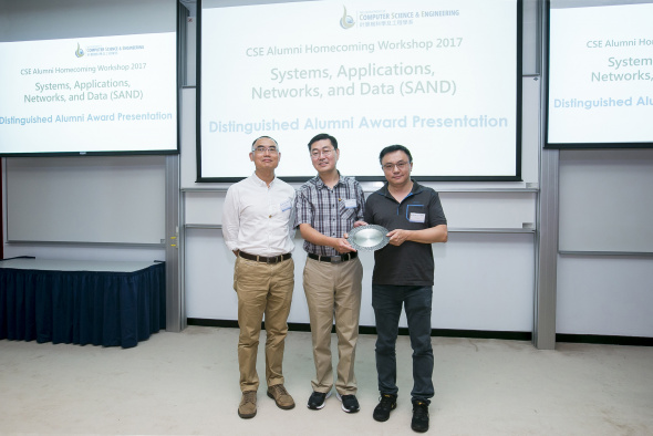 Prof Jiangchuan Liu (PhD 2003) (middle) receives the Inaugural CSE Distinguished Alumni Award, presented by his PhD supervisor Prof Bo Li (right), together with Prof Qiang Yang, Head of CSE Department (left)	  