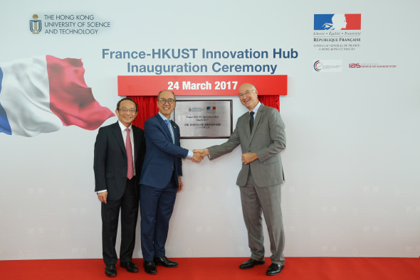 (From left) HKUST Dean of Engineering Prof Tim Kwang Ting Cheng, HKUST President Prof Tony F Chan and Consul General of France in Hong Kong & Macau Mr Eric Berti unveil the plaque of the France-HKUST Innovation Hub.