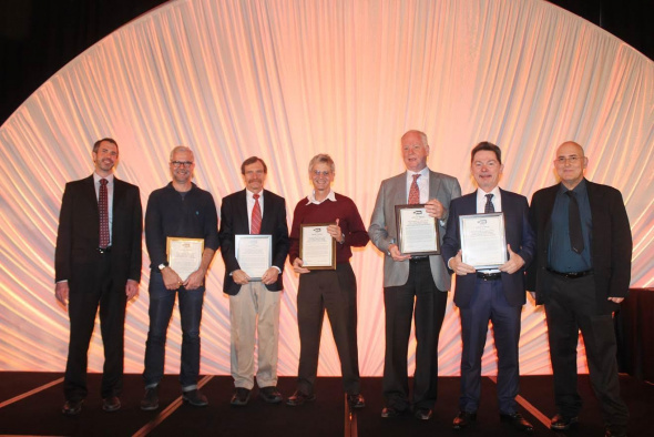 Prof Guillermo Gallego (2nd from right) received the 2016 INFORMS Impact Prize at the 2016 INFORMS Annual Meeting in Nashville, US, in November.	 