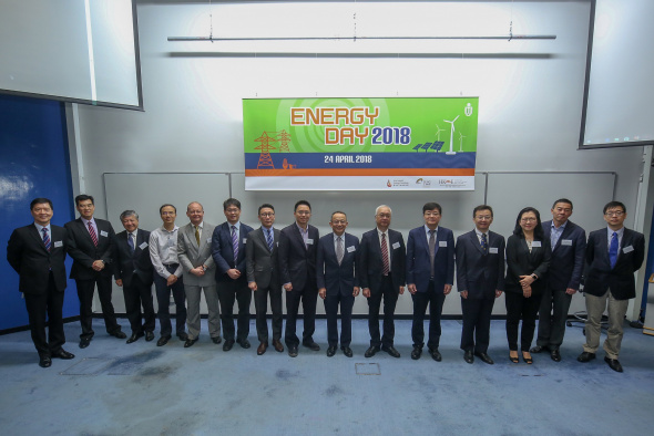 Dean of Engineering Prof Tim Cheng (7th from right) together with faculty members welcomes guest speakers and panelists.