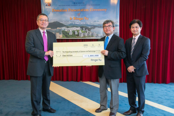 (From left) Dr Eden Woon, HKUST Vice-President for Institutional Advancement, Mr Ringo Yu, Managing Director of Fraser Construction Company and Prof Charles Ng, Associate Vice-President (Research and Graduate Studies)