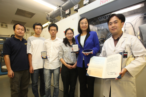 香港科技大學電子及計算機工程學科研團隊 憑開發高速省電複合晶體管技術獲國際獎項