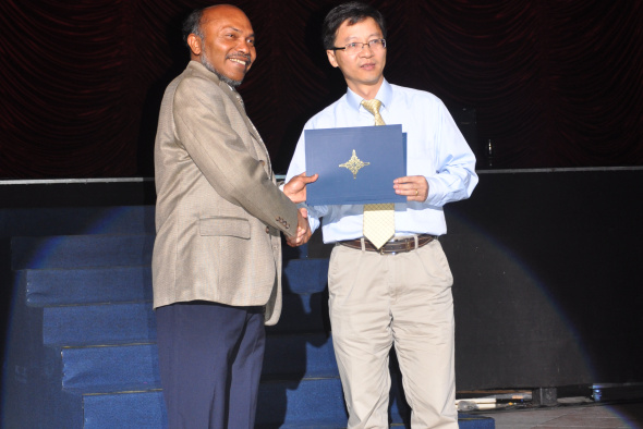 科大教授電子通訊研究創佳績 榮獲國際電機及電子工程師學會殊榮