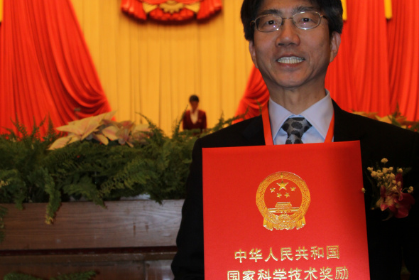 香港科技大学副校长李行伟教授荣获国家科学技术进步奖