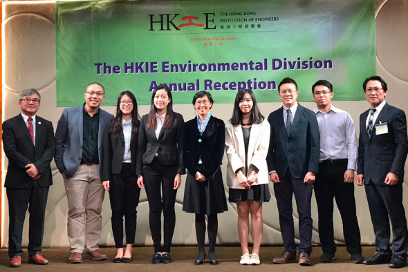 The champion team received the award at a ceremony on January 8, 2020: Prof. Frank Lam, Lau Siu-Mei, Fung Hiu-Tung (from second left to fourth left), and Wong Hon-Fai (second right).