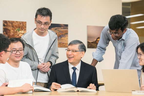 Prof. Mow Wai-Ho constantly reminds himself to put students first. Prof. Mow Wai-Ho constantly reminds himself to put students first.