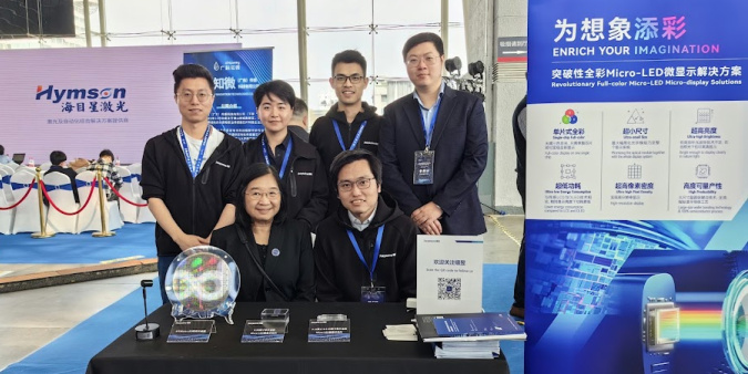 Electronic and Computer Engineering alumni Dr. Eddie Chong Wing-Cheung (front row, right) and Dr. Zhang Xu (back row, second right), both from Raysolve Technology, and their former PhD supervisor Prof. Kei May Lau (front row, left), together with other members of the company