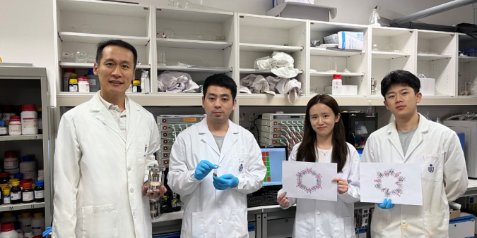 (From left) Prof. Yoonseob Kim, Assistant Professor of the Department of Chemical and Biological Engineering at HKUST, and his PhD students: Huang Jun (the first author of the paper), Li Chen and Luo Hang