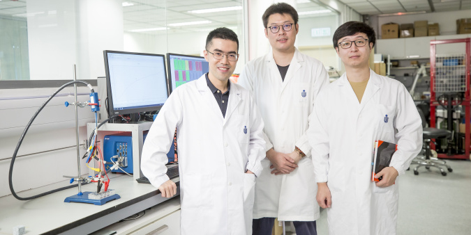 (From left) Prof. Chen Qing and his research group members Dr. Li Liangyu (postdoctoral fellow) and Xiao Diwen (PhD student) at the lab of HKUST Energy Institute. On the lab bench is a set-up for fabricating the nanoporous zinc metal electrode.