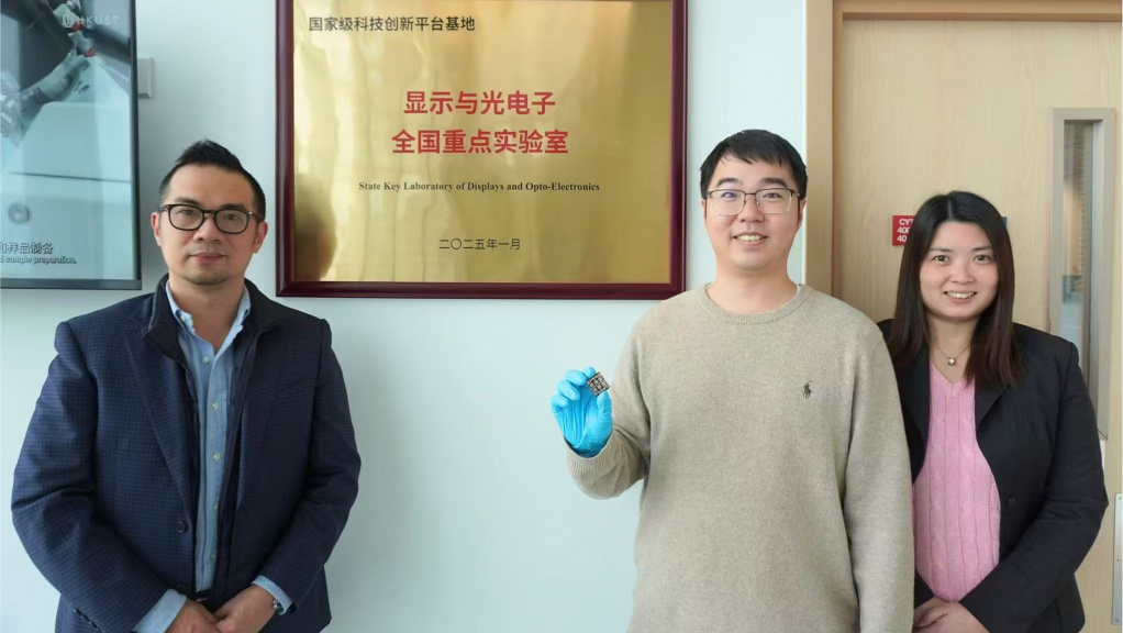 Dr. Shen Xinyi (center) holds his certified all-vacuum-deposited perovskite solar cell with Prof. Lin Yen-Hung (left) and Dr. Fion Yeung (right).