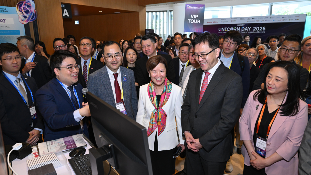 Distinguished guests learn about the latest HKUST inventions.