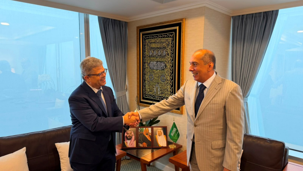 The Honourable Mr. Mazin Hamad Mohamad Alhimali, Consul General of Saudi Arabia in Hong Kong & Macau (right), extended congratulations to Prof. Mohamed Salah Ghidaoui, Chinese Estates Professor of Engineering and Chair Professor of the Department of Civil and Environmental Engineering at HKUST (left) on July 15, 2026, at the Royal Consulate General of Saudi Arabia in Hong Kong.