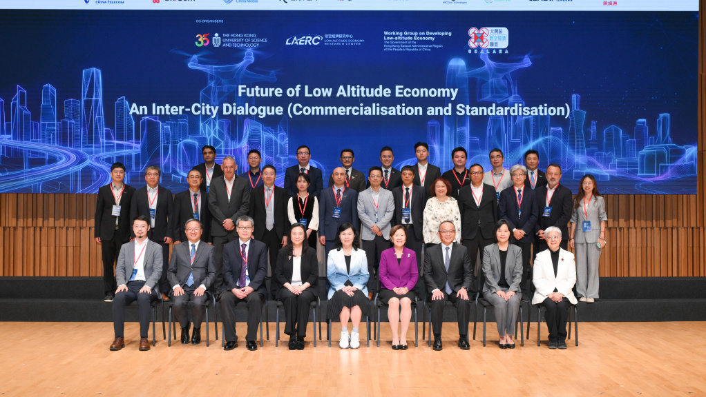 HKUST in collaboration with the Working Group on Developing Low-altitude Economy under the HKSAR Government and the Greater Bay Area Low Altitude Economy Alliance, hosted the thematic forum titled “Future of Low Altitude Economy – An Inter-City Dialogue (Commercialization and Standardization)”. Pictured are Ms. Mable Chan (front row, fifth left), Secretary for Transport and Logistics of the HKSAR Government; Prof. Nancy Ip (first row, fourth right), President of HKUST; the Hon. Elizabeth Quat (first row, fo