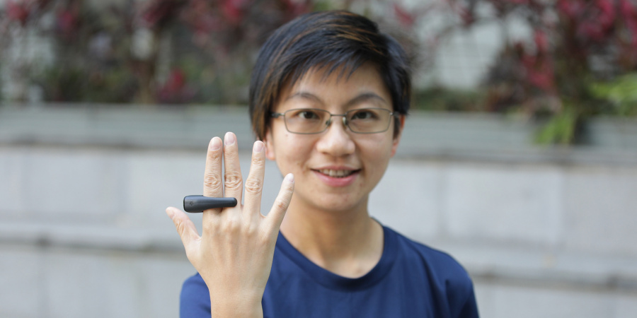 Lydia demonstrates how the BelunTM Ring is worn.