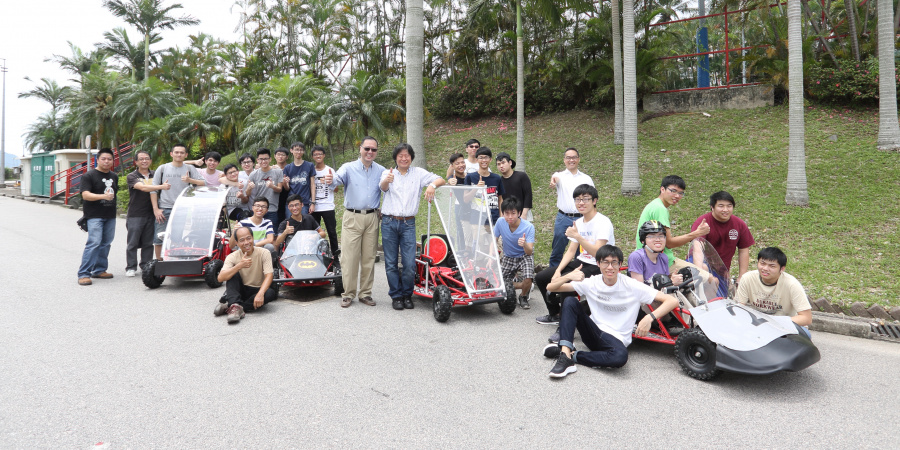 Prof David Lam and Prof Chung-nin Ko (in the middle left and right respectively), the four groups of students (from right to left: Group 2, Group 4, Group 1 and Group 3) and teaching and technical staff of the electric vehicle course