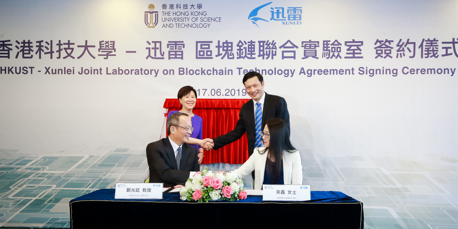 Prof. Tim CHENG, Dean of Engineering of HKUST (front left), and Ms. LAI Xin, ThunderChain’s Chief Engineer of Xunlei (front right), sign the collaborative agreement to establish HKUST-Xunlei Joint Laboratory on Blockchain Technology, witnessed by Prof. Nancy IP, Vice-President for Research and Development of HKUST (back left), and Mr. CHEN Lei, Chief Executive Officer of Xunlei and Onething Technologies (back right)